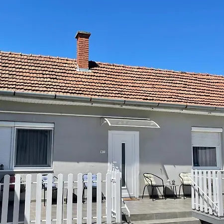 Szin-Haz Apartman (Adults Only) Gyula Exterior foto
