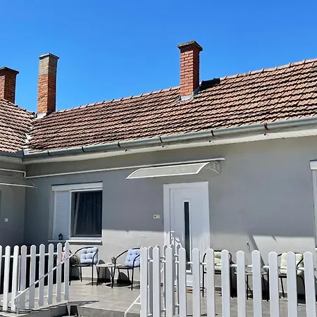 Szin-Haz Apartman (Adults Only) Gyula Exterior foto