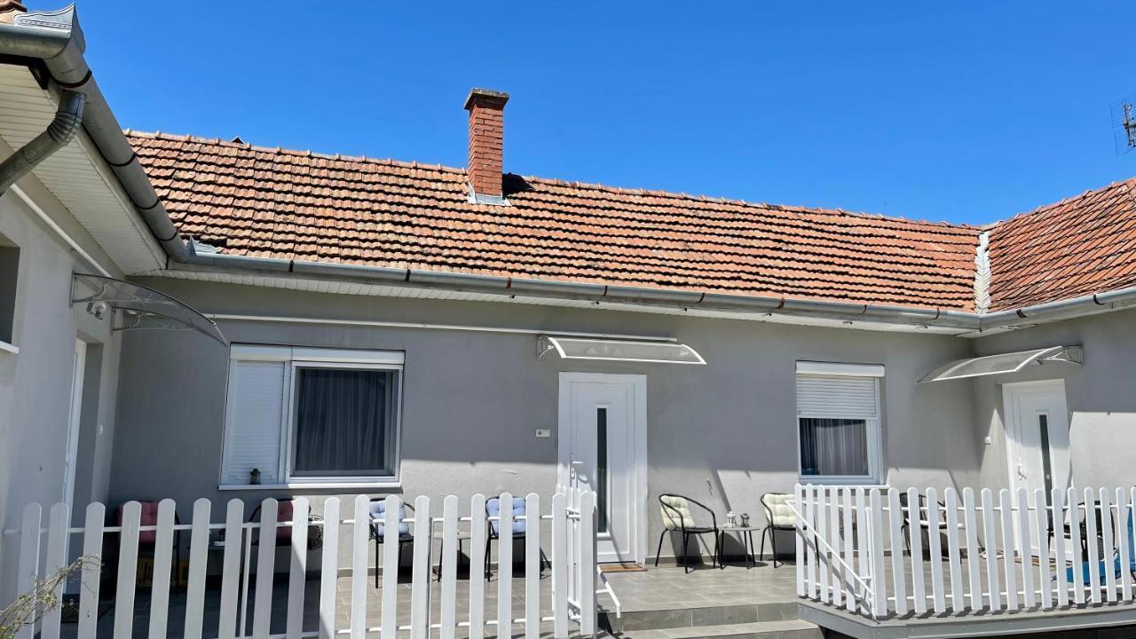 Apartment Szin-Haz Apartman (Adults Only) *