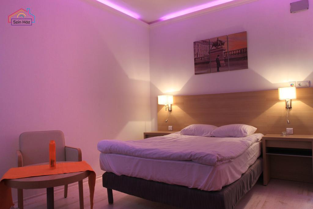 Szin-Haz Apartman (Adults Only)