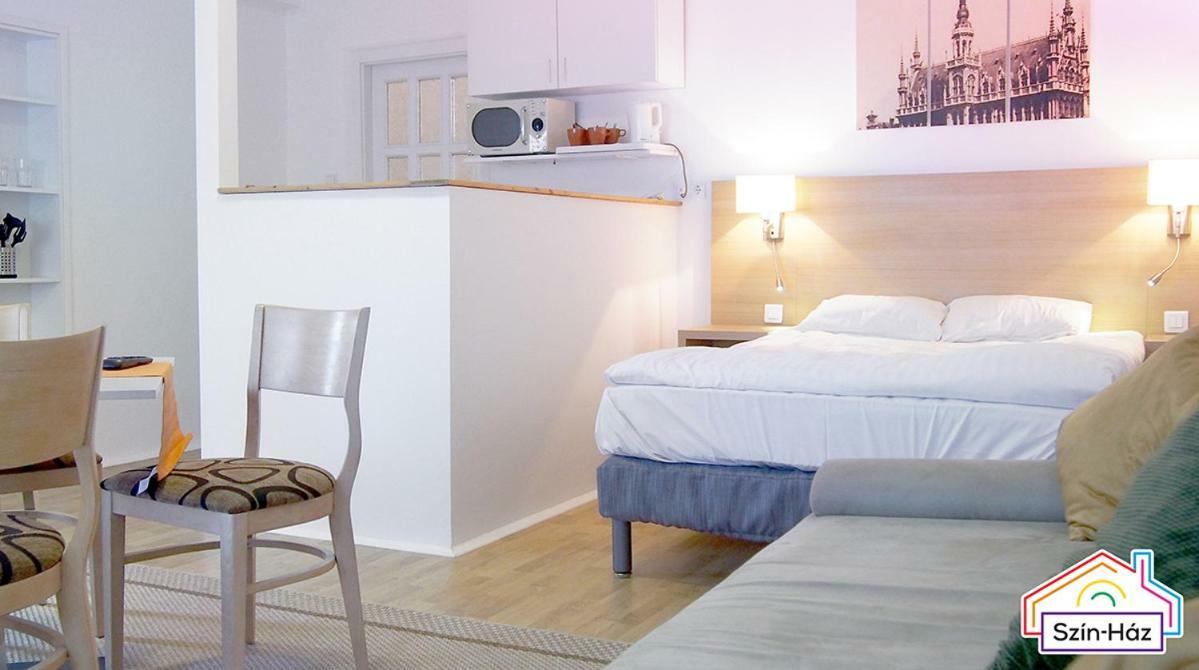 Szin-Haz Apartman (Adults Only) Apartment